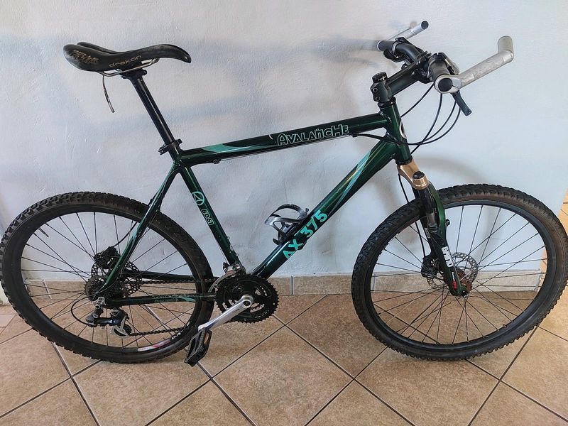 26&#34; Avalanche AX375, Large Frame, Shimano 3x8, Disk Brakes