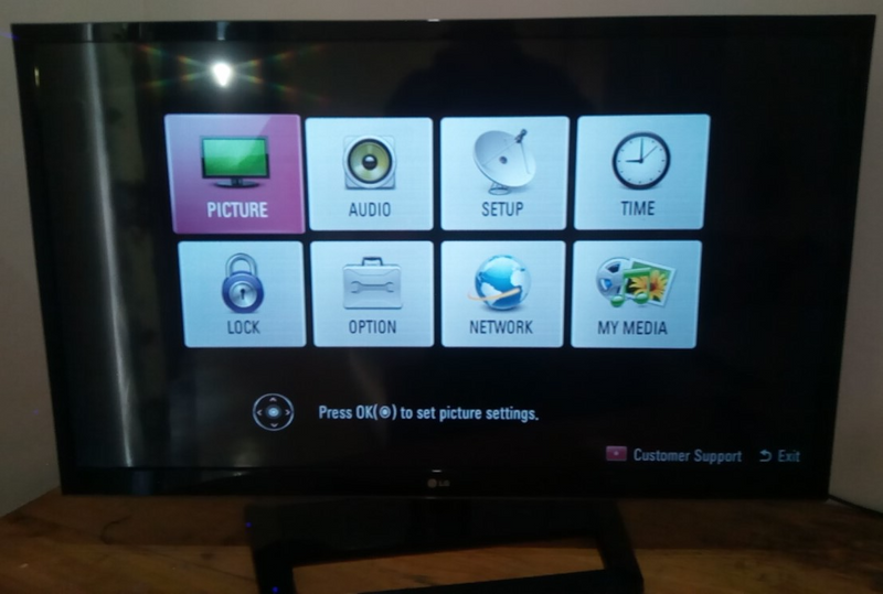 LG Flat Screen TV 42&#34; Original Smart TV