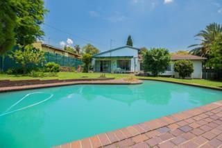 House in Rembrandt Park For Sale