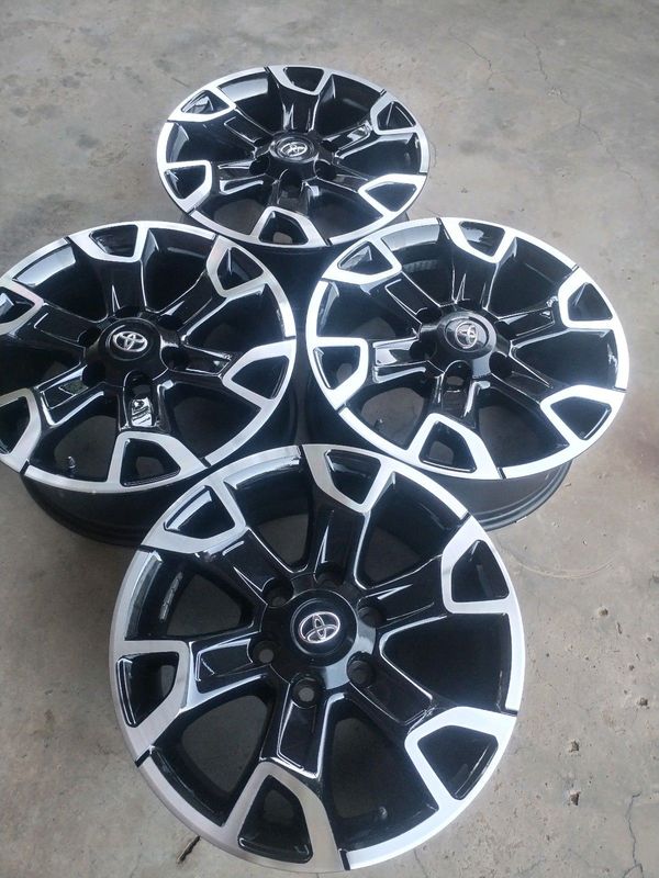 6 holes 18 inch t o y o t a l e g e n d 50 magrims a set of four on sale if interested whats app or