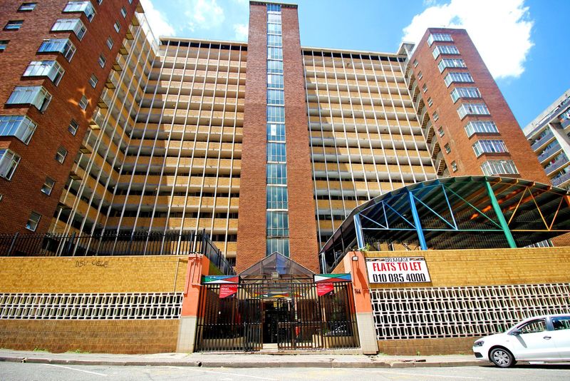 AFFORDABLE BACHELOR APARTMENT TO LET AT HILLBROW, JOHANNESBURG.
