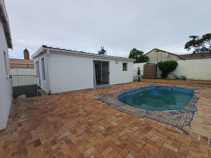 3 Bedroom House To Let in Sanddrift