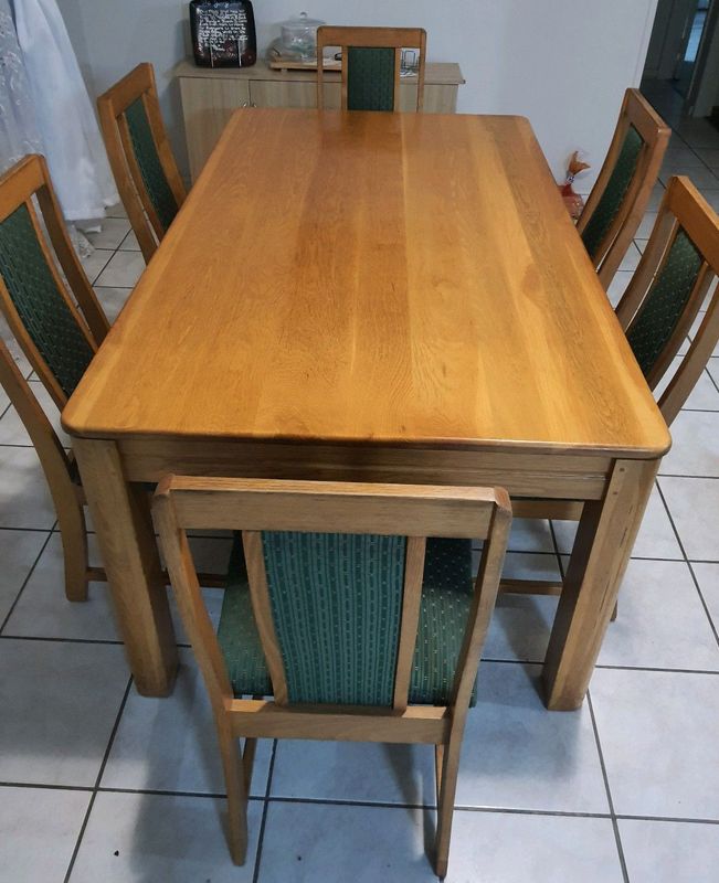 6 seater Oak dingning room table and chairs
