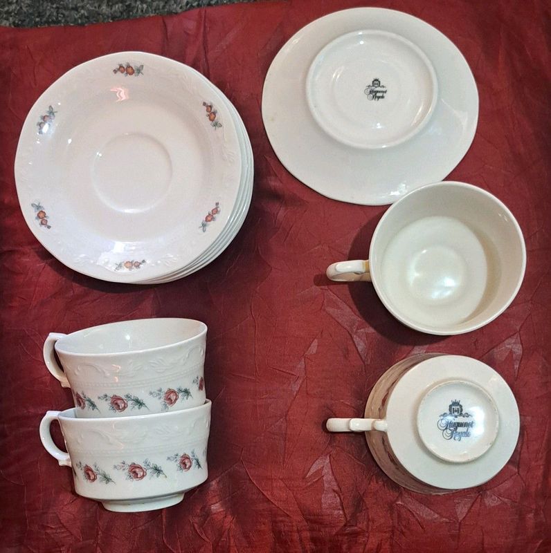 Huguenot Royale Cups and Saucers
