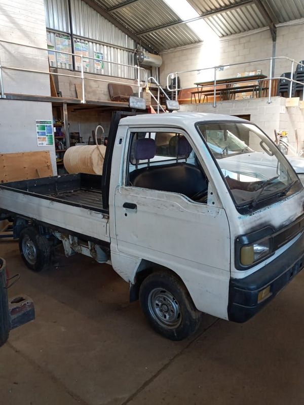 Suzuki half loaf bakkie