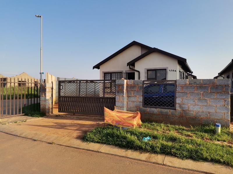 A stunning and cosy, two bedroom, free standing, house for a good price in Benoni