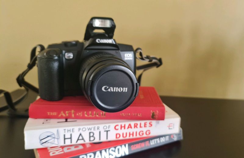 Canon EOS 5000 SLR 35mm film camera with a canon zoom lens ef 38-76mm