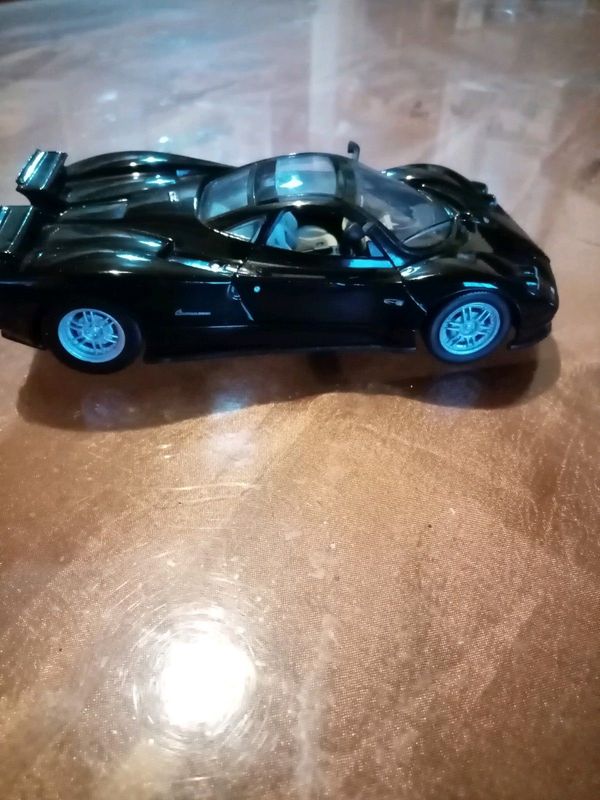 1;24 Die-Cast Zonda for sale. R350. Phone Paul. Cell 0794954164 or W-app only.
