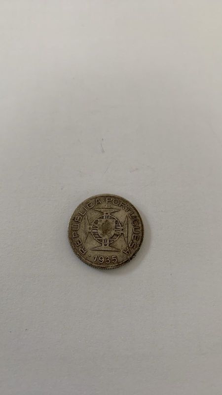 1935 $2.50 MOZAMBIQUE COIN