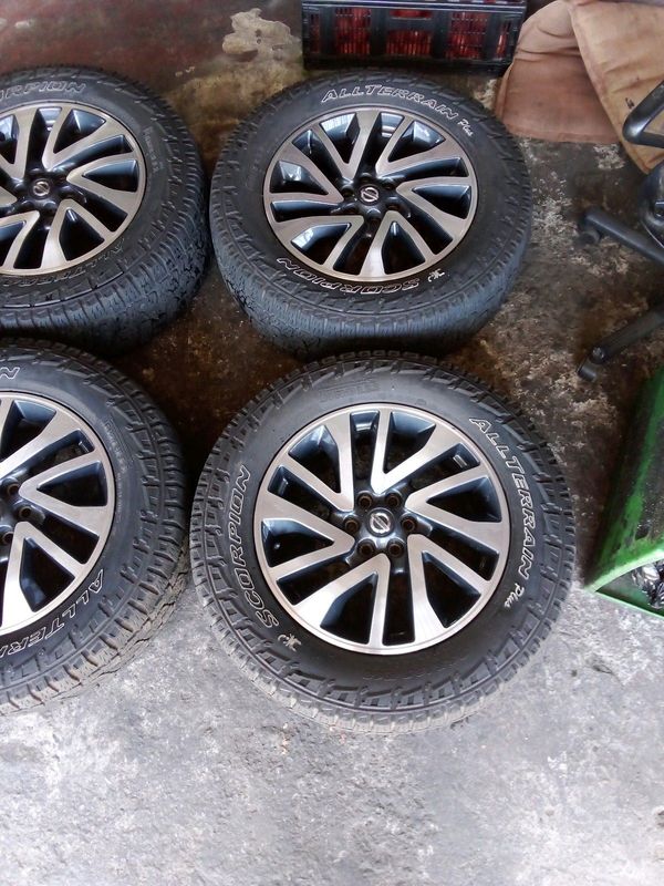 We are selling clean set 18 inch original nissan navara mag rims and tyres rims.