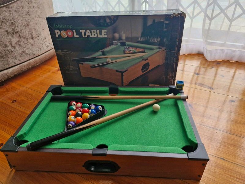 Tabletop mini pool table