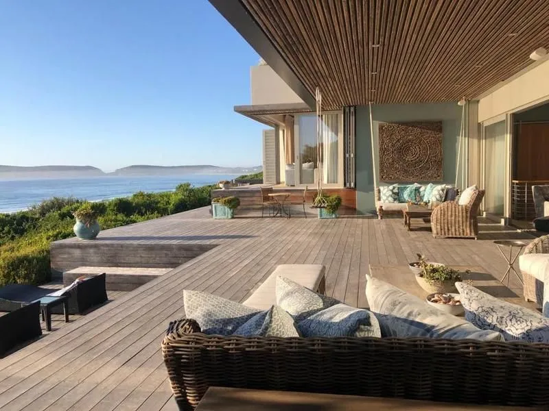 Seaside Elegance: Exquisite Luxury Retreat at Beachy Head, Plettenberg Bay