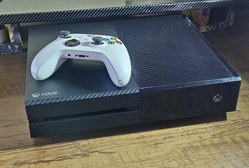 Xbox one 500GB / controller