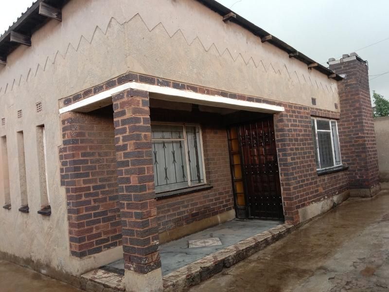 3 bedroom House for sale in Dhlamini
