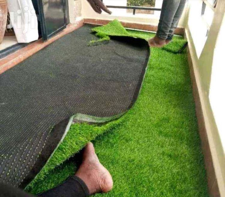 Decorative stones// artificial synthetic grass// buffalo instant roll on lawn