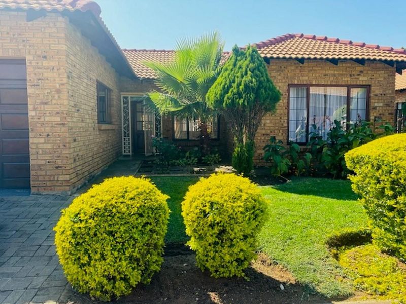 Extremely neat house for Sale in Waterval East