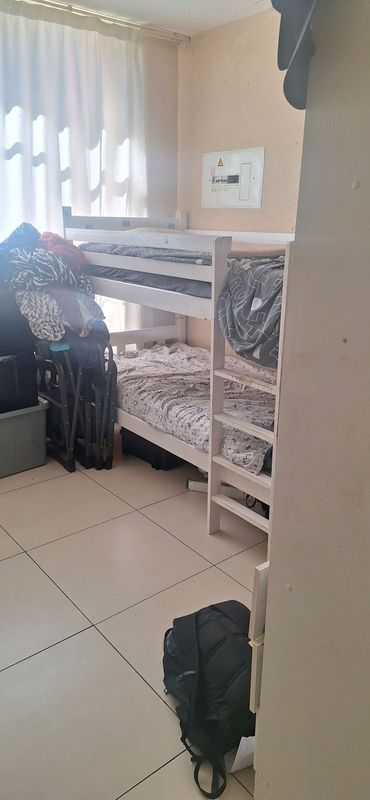 Bunk bed and TV stand R600
