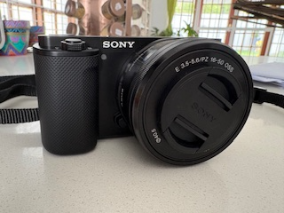 ZV-E10 Mirrorless Camera with 16-50mm Lens - Vlog camera - Never Used - R9500