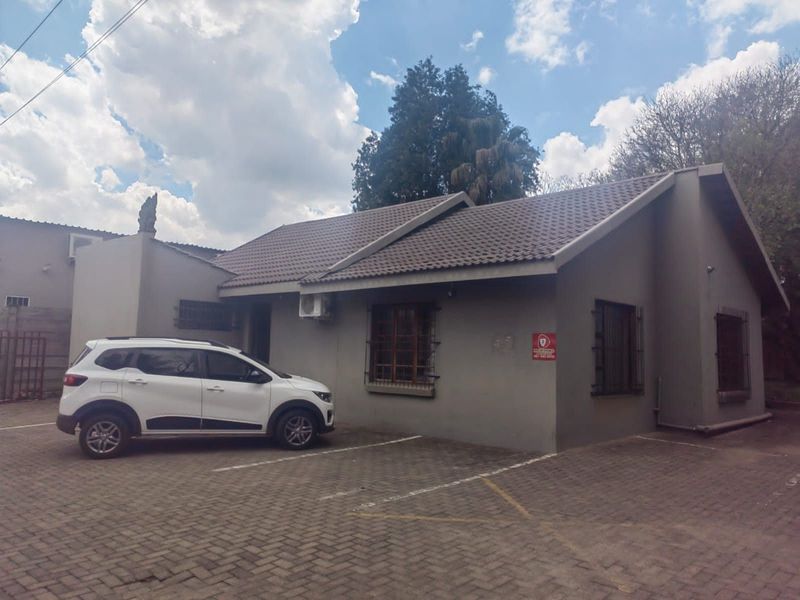 300mÂ² Commercial To Let in Westdene at R44.00 per mÂ²