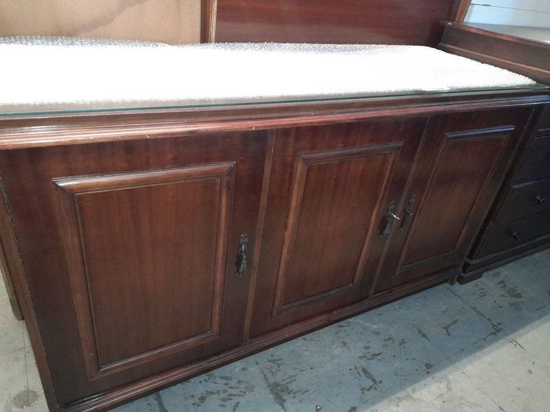 Sideboard (Brown)