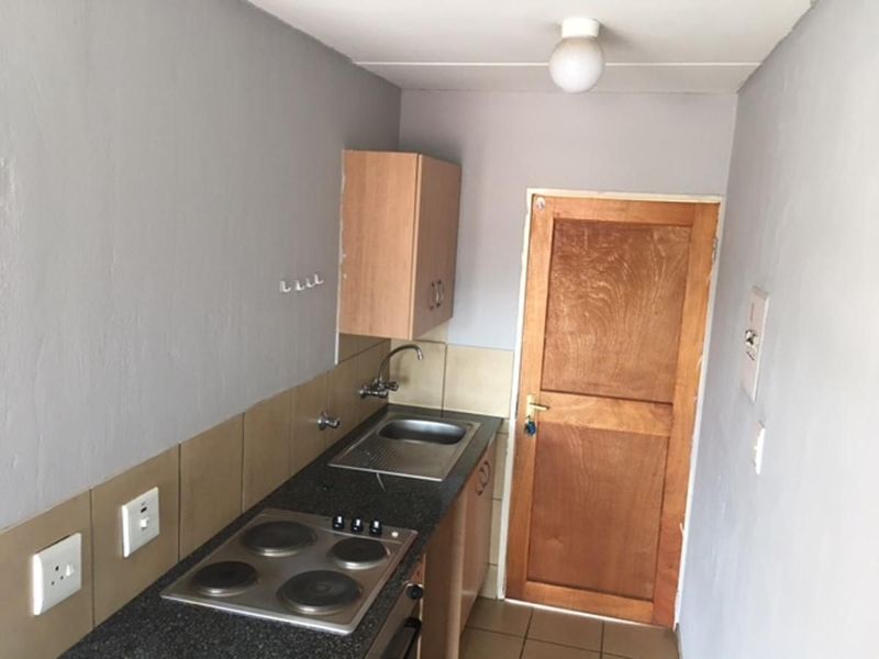 1 Bed FLAT TO LET in Kempton Park CBD