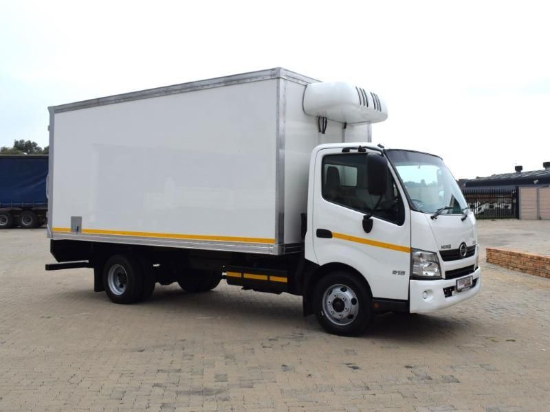 2015 Hino 300 Series 815 REFRIGERATED BODY 4 TON TRUCKS