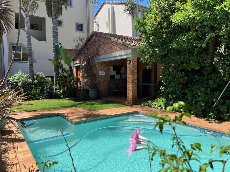 Spacious and classy duplex 2 bed 2 bath in the heart of Sandton