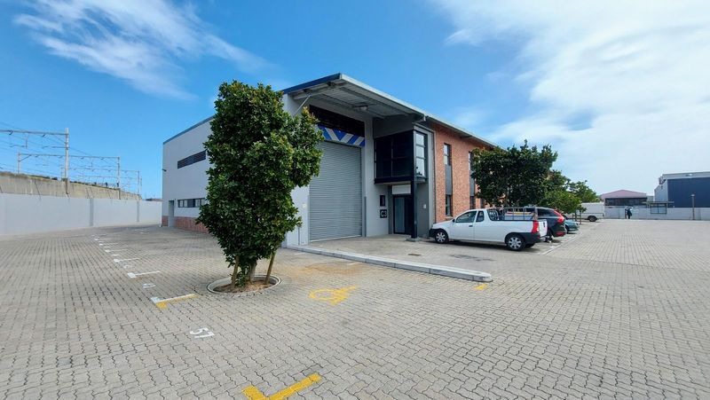 433sqm Industrial Warehouse To Let in Maitland