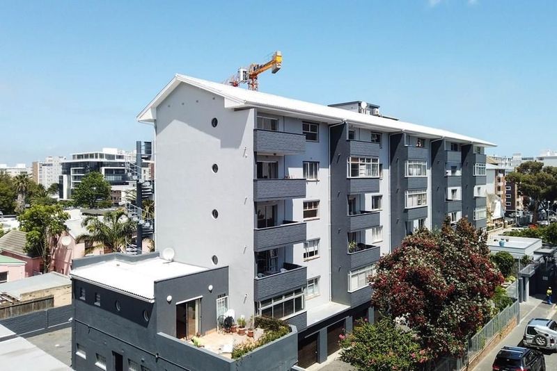Apartment For Sale in Sea Point, Cape Town