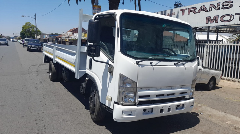 Isuzu nqr 500 dropside in an immaculate condition for sale at an affordable amount