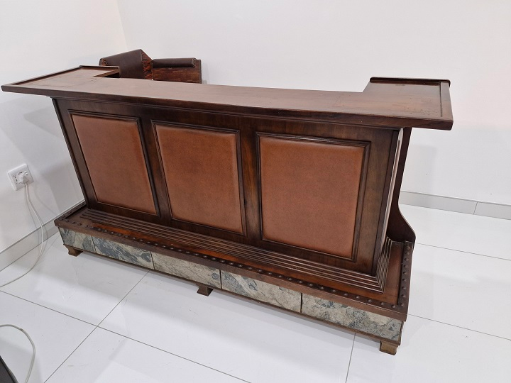 GREAT VALUE !  Large, solid, heavy dark wood bar counter with 4 Sleeper wood chairs !!