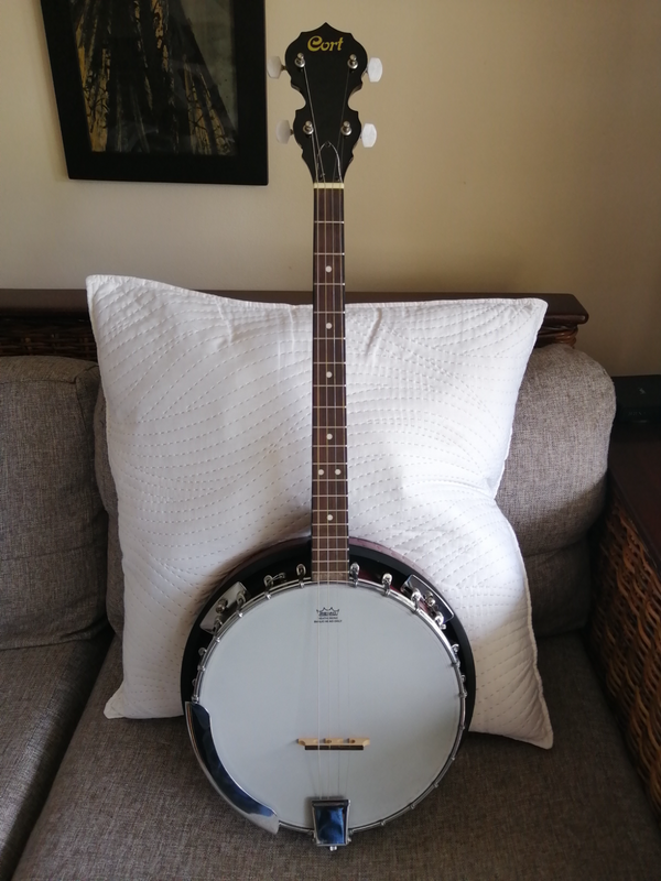 Cort 4 String Banjo (Pristine condition) R2800 NEG