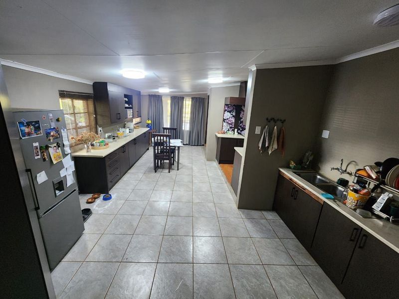 4 House Small Holding For Sale in Onderstepoort