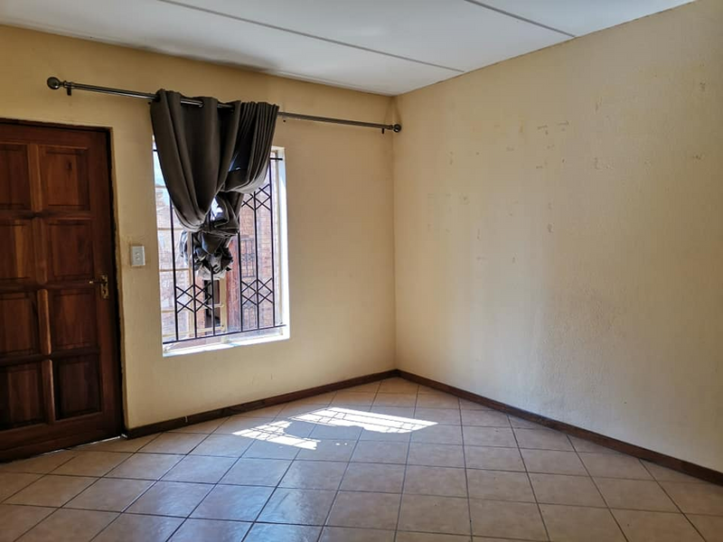 2 Bedroom aprtment/house available to rent in Olievenhoutbosch.
