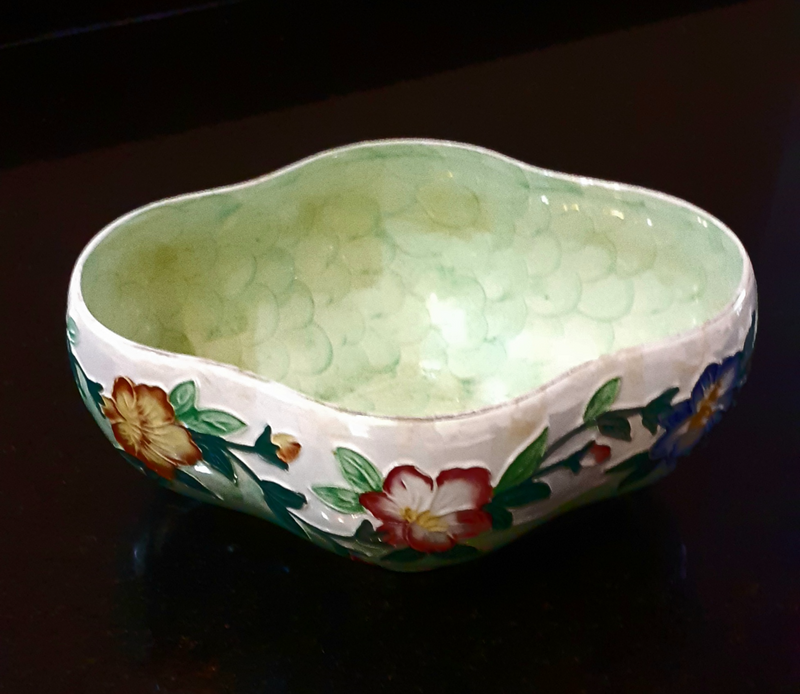 Maling lustre bowl.