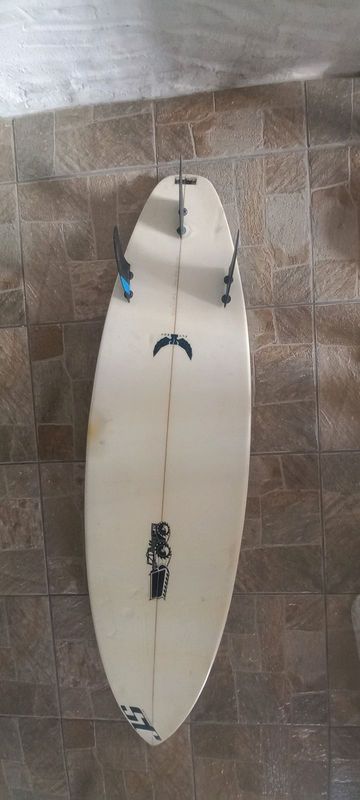 Madlac 5&#39;9 surfboard