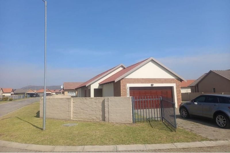Lovely House For Sale In Waterkloof Hill Estate - Rustenburg