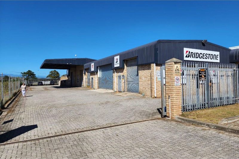 Framesby - 985sqm Prime Retail/Warehouse/Showroom Space to Let