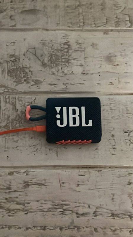 pink &#43; blue jbl go3 speaker, charger