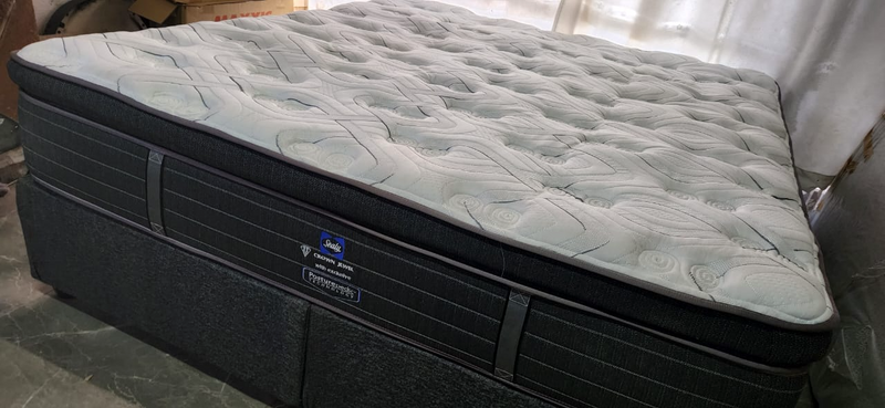 SELLING TOP QUALITY KING EXTRA LENGTH PILLOW TOP ( PLUSH ) MATRESS WITH 2 BEDBASES ( R7950 )