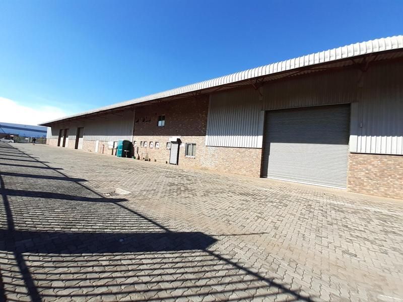 A neat warehouse to let in Silverton