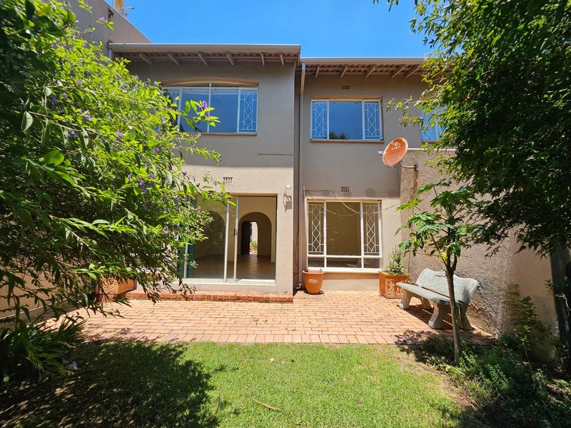 Stunning Double-Story 3 Bedroom Townhouse with Private Garden and Pool Access!