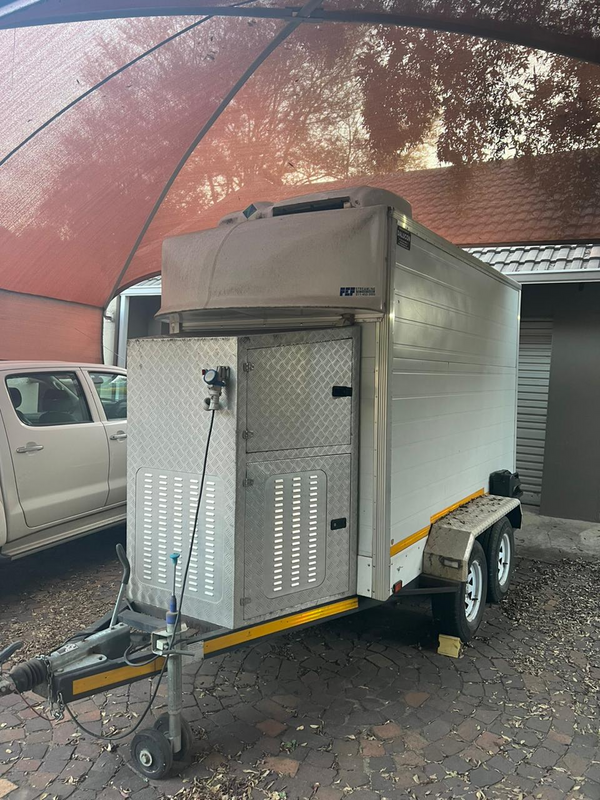 Cold- Room Trailer double axel with brakes.