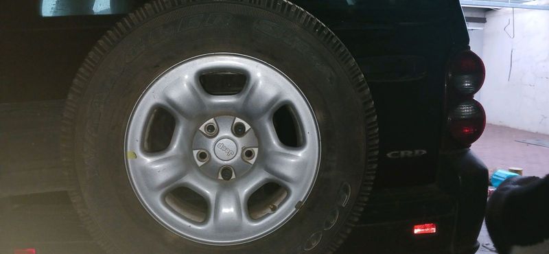 Rims and tyres for jeep cherokee