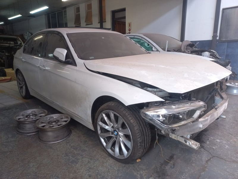 BMW F30 LCI 320i 2018 stripping for parts