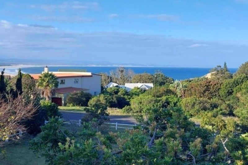 Modern 3 Bedroom 3 Bathroom Home with Sea Views- Wavecrest, Jeffreys Bay