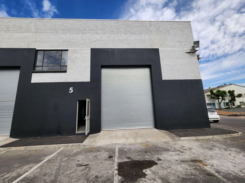214m2 WAREHOUSE TO LET IN BLACKHEATH