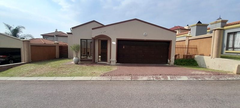 A lovely 3 bedroom home in a secure Estate.