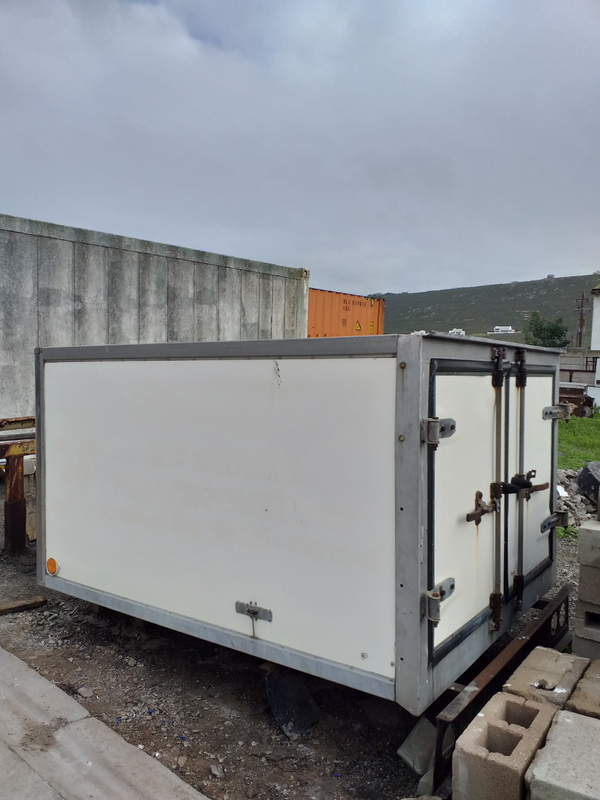 Insulated load body (container) for bakkie