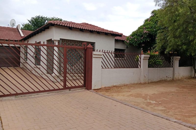 Big and affordable house with single garage for sale in Mabopane C